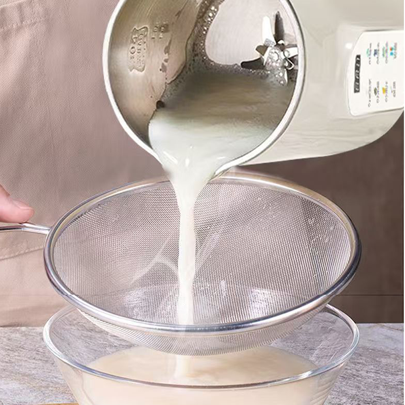 Multifunctional machine for making nut milk